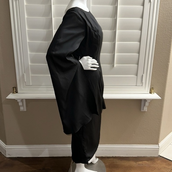 Lan Ting Exaggerated Sleeve V Back Formal Dress - Picture 3 of 10